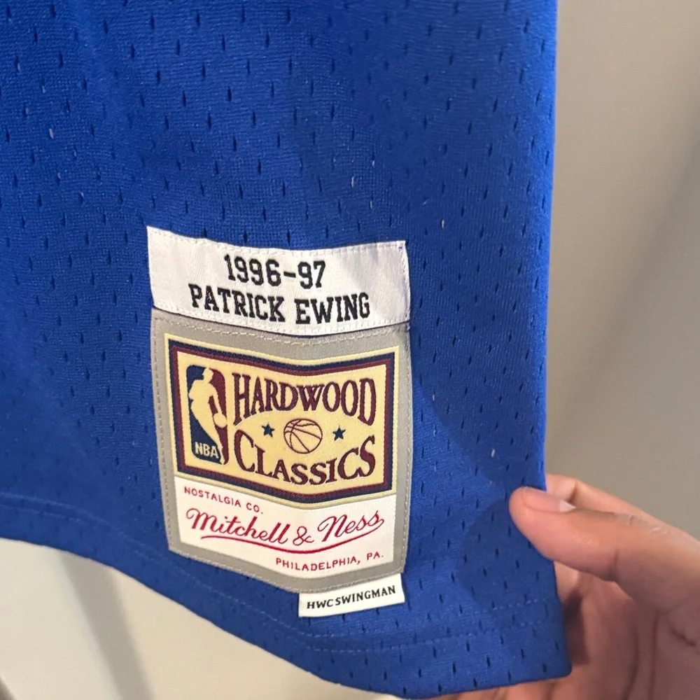 New York Knicks - Ewing Mitchell & Ness Jersey - Picture 4 of 6
